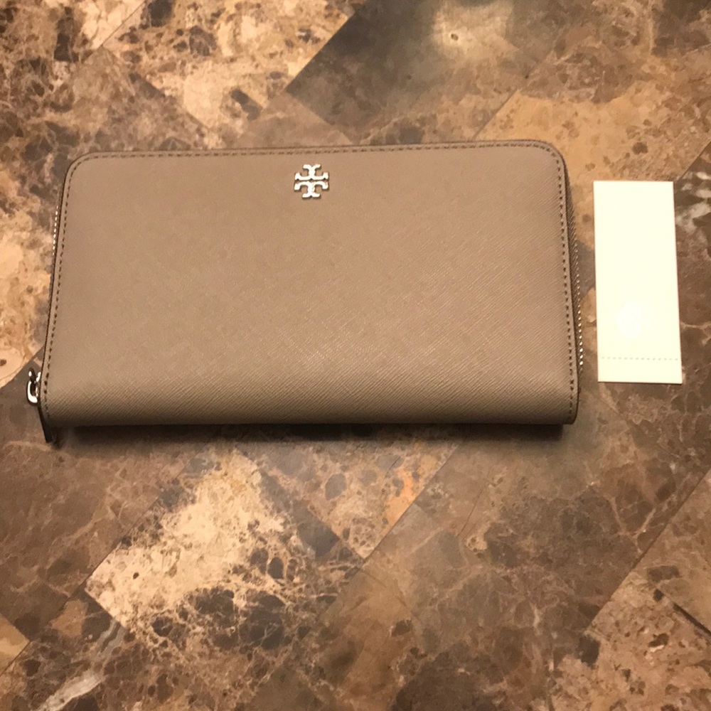 NWT Tory Burch Continental Wallet